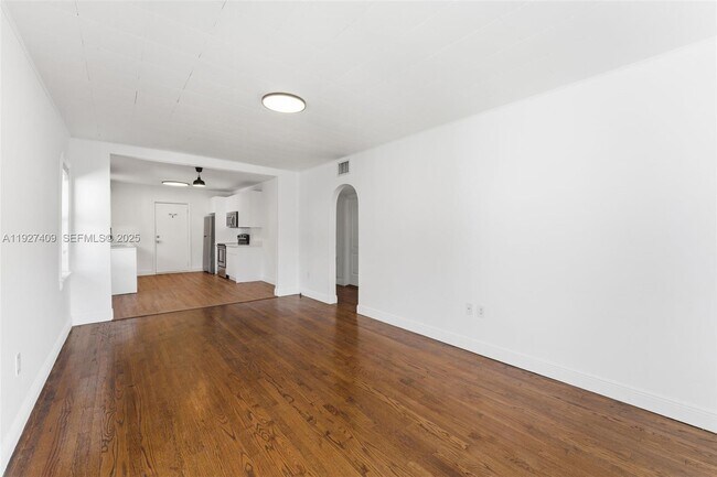 Building Photo - 559 NE 68th St