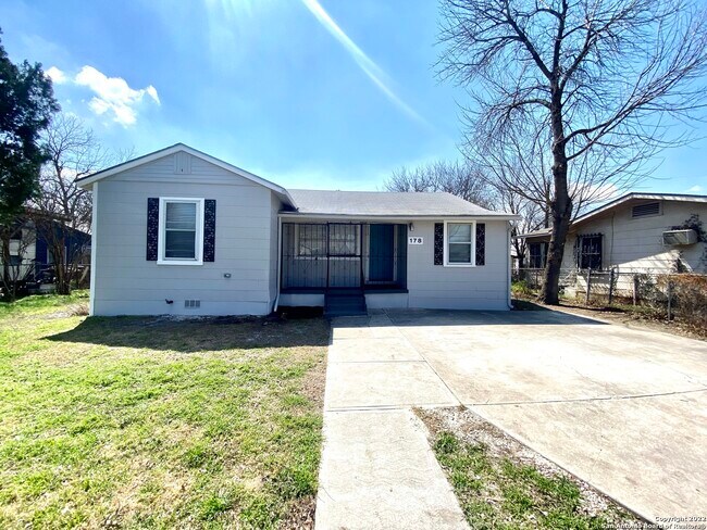 Primary Photo - 178 Sweetbriar Ave