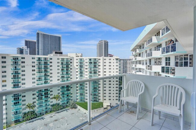 Building Photo - 3725 S Ocean Dr