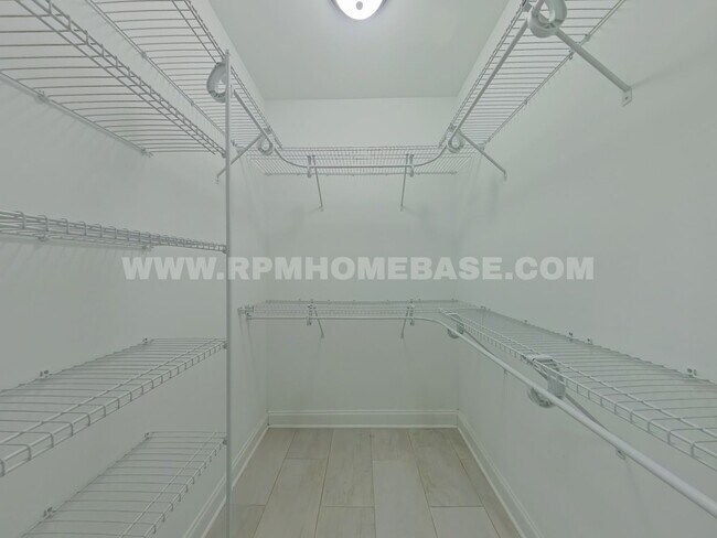 Building Photo - Elegant, 4 Bed, 3.5 bath Nearly New & Move-In Ready in Shalimar