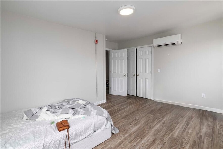 Building Photo - 121 Tell St