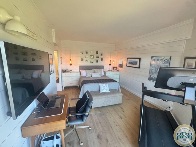 Building Photo - Tranquil & Sun Drenched 3BR|3BR in Heart o...