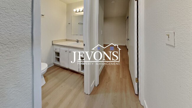 Building Photo - 2076 E 56th St