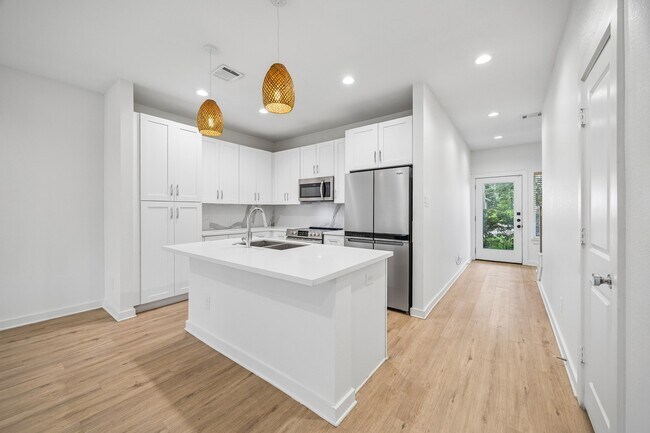 Building Photo - 5710 Elysian St