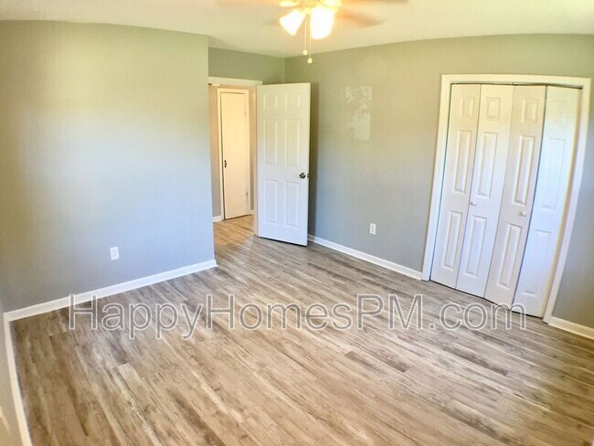 Building Photo - 1559 Brookbank Ave