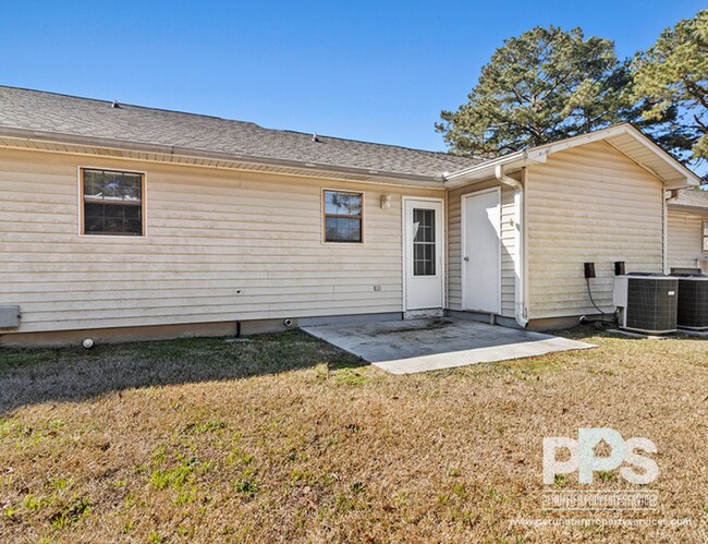 Building Photo - 107 Church St