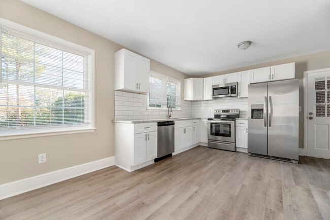 Building Photo - 804 Townsend Ave