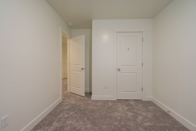 Building Photo - Modern 4-Bed Stand-Alone Home with Fenced Patio