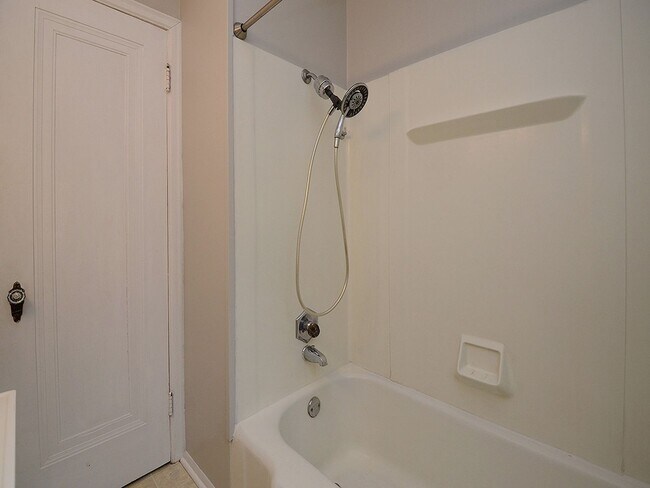 Building Photo - 2108 S 46th St