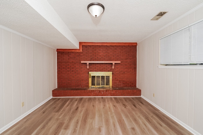 Building Photo - 611 Ashwood Ln