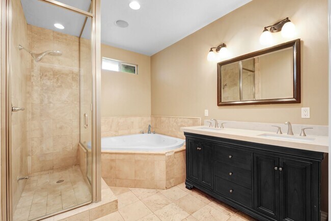 Building Photo - Gorgeous 3,000+ sq ft home in Glendora wit...