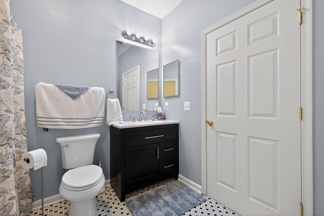 Building Photo - 2605 Chapel Lake Dr