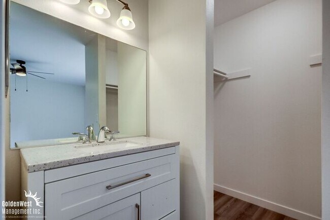 Building Photo - Charming 4Bdm 2Ba Home and Private Patio i...
