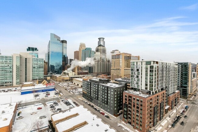 Building Photo - 929 Portland Ave