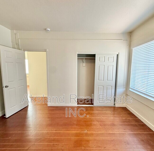 Building Photo - 139 W Yosemite Ave