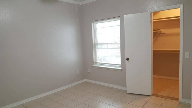 Building Photo - 9809 Richmond Ave.