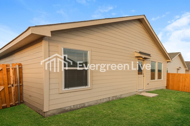 Building Photo - 1030 Raintree Rd