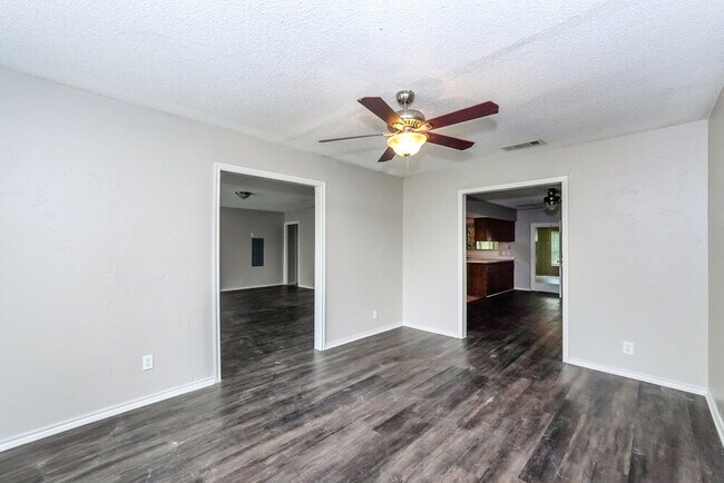 Building Photo - 7913 Limerick Ln