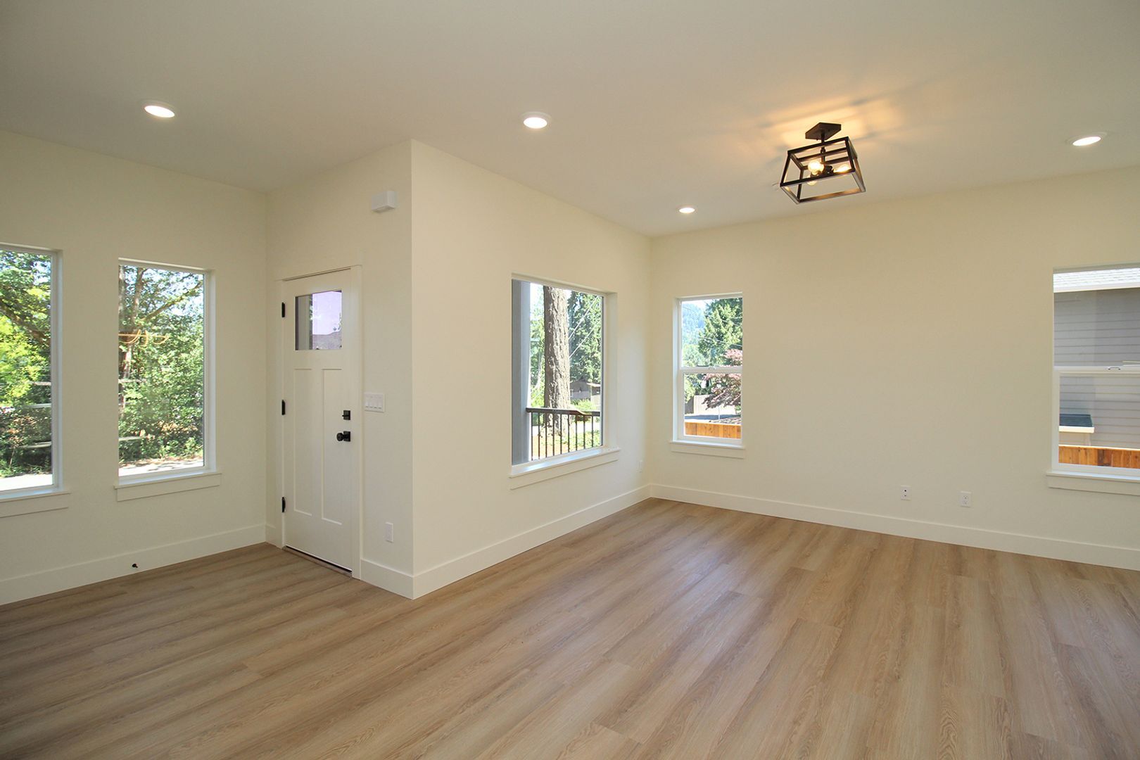 Building Photo - 4660-4660 SW Fairvale Ct
