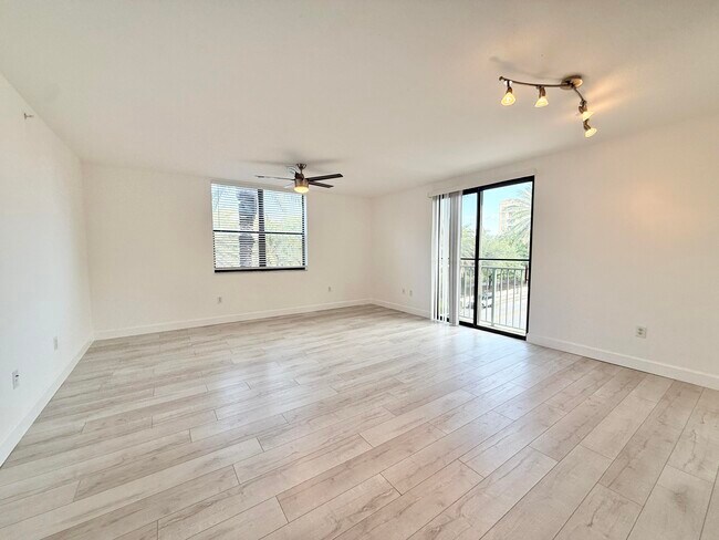 Building Photo - 630 S Sapodilla Ave