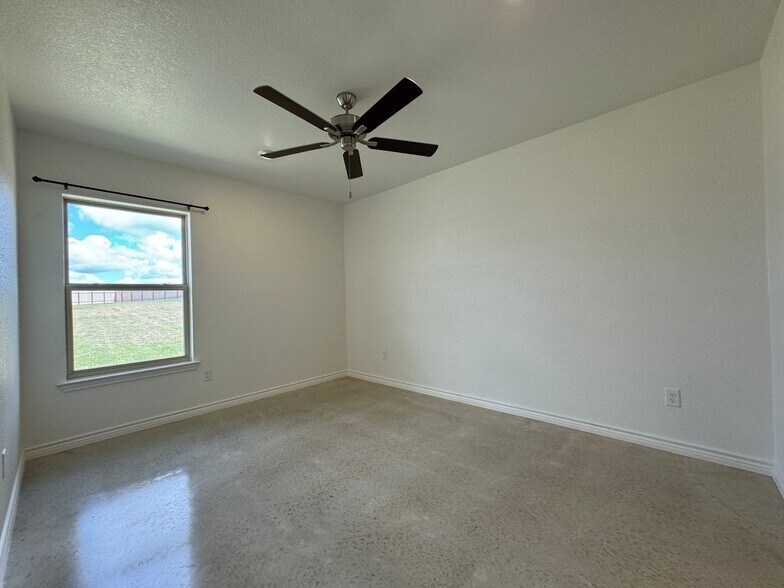 Building Photo - 1234 Lehmann Dr