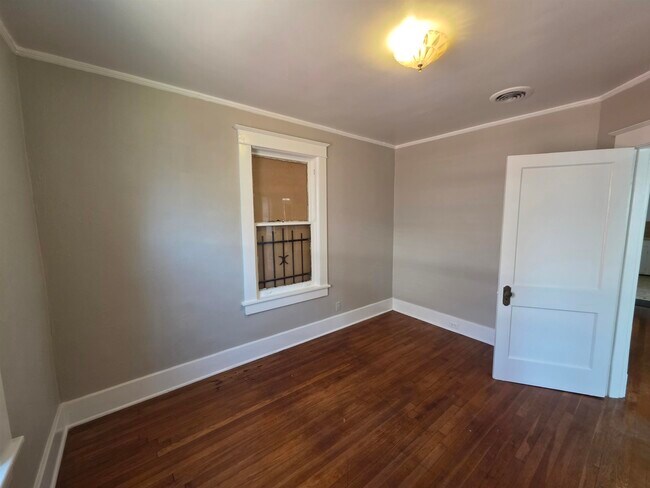 Building Photo - 1404 Cameron St