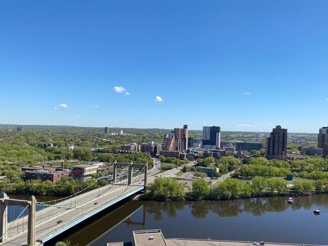 Rooftop Views Skyline - 17 S 1st St