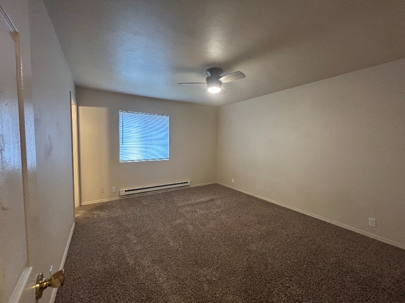 Building Photo - 950 Sparks St N