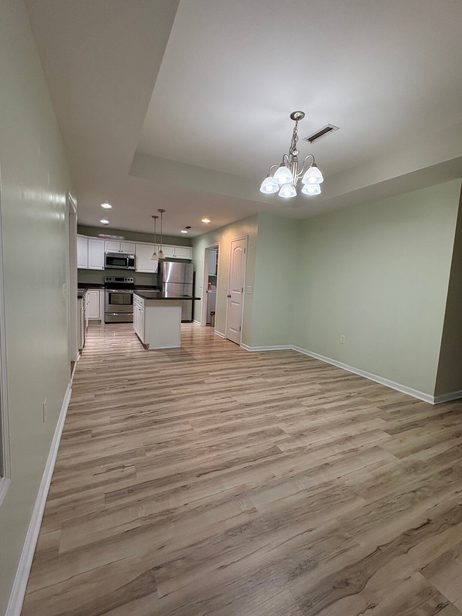 Dining - 472 Jester Street