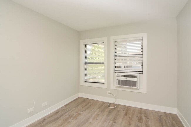Building Photo - 508 W Belmont Ave