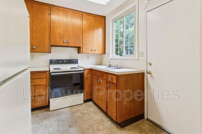 Building Photo - 1322 NE 68th Ave