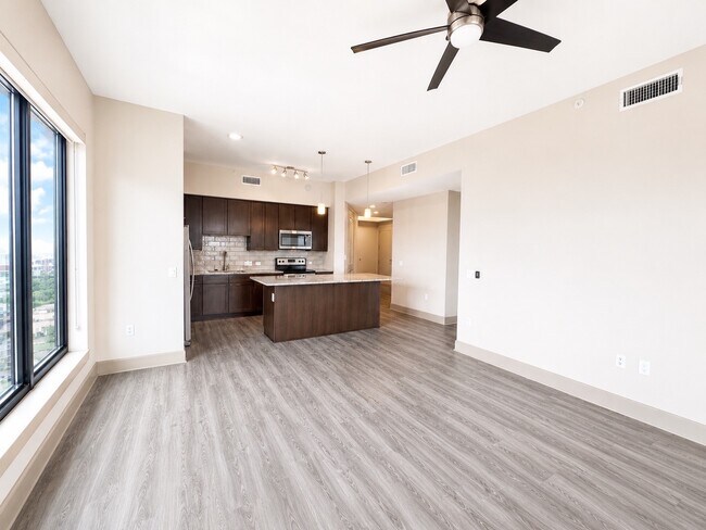 Building Photo - 9787 Katy Fwy