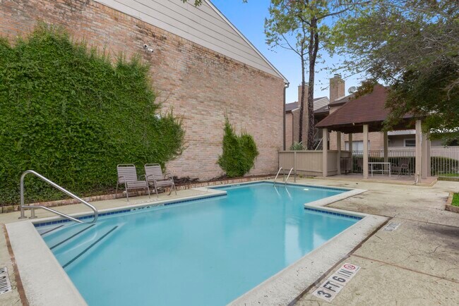 Building Photo - 2100 Wilcrest Dr