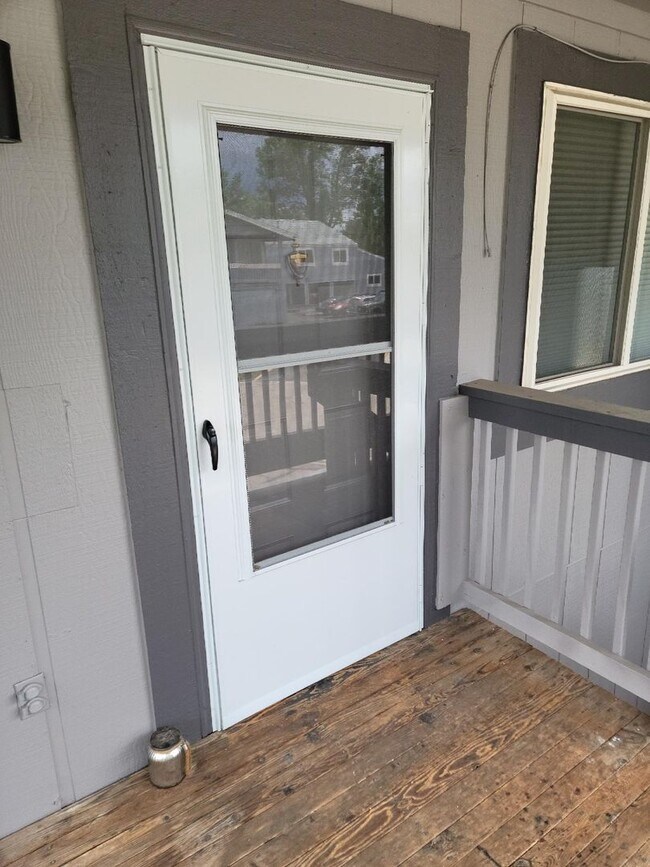 Building Photo - MOVE IN READY!! 2-Bedroom Boulder Condo