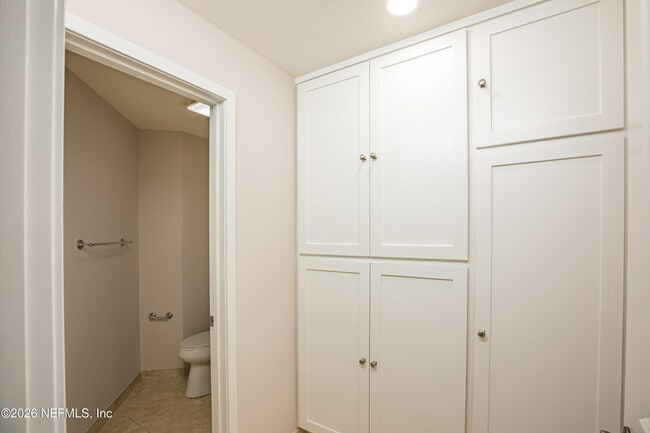 Building Photo - 2008 Ocean Dr S