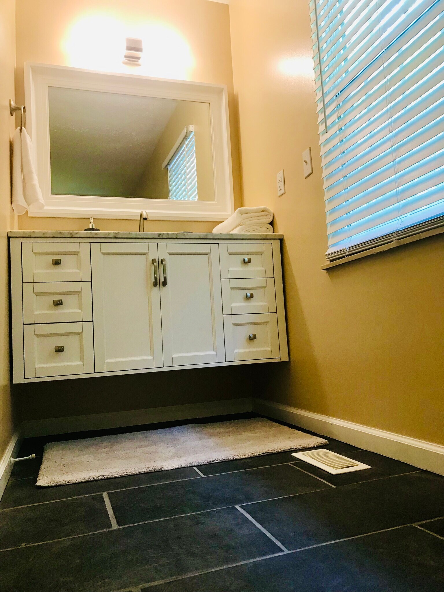 Main bathroom-upstairs - 109 Geronimo Dr