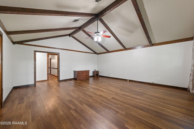 Building Photo - 140 Orangewood Dr