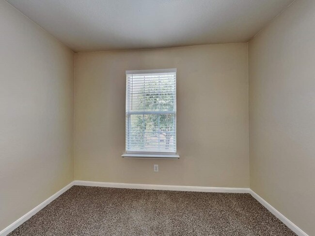 Building Photo - 13742 Clarks Fork Dr