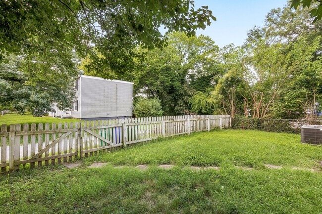 Building Photo - BEAUTIFUL NEWER SINGLE FAMILY HOME NEAR VCU