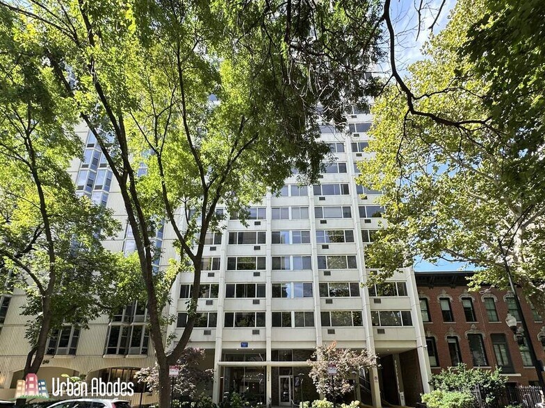 Building Photo - 1335 N Dearborn St