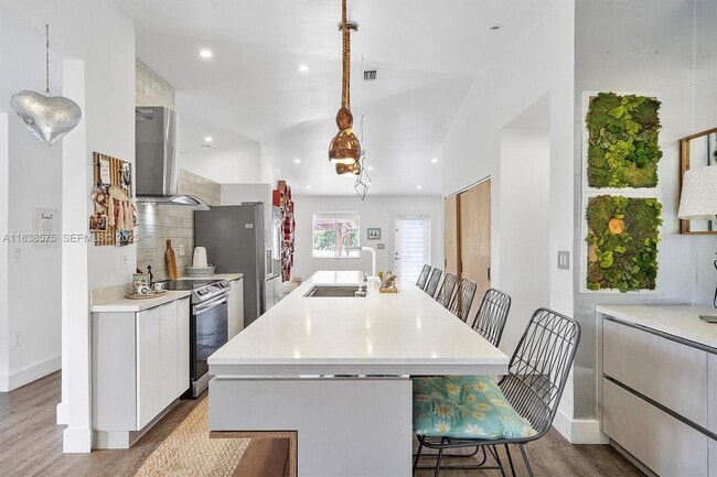 Building Photo - 266 NE 117th St