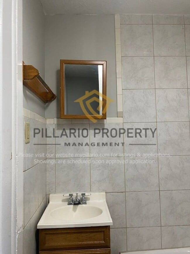 Building Photo - 3722-3724 N Illinois St