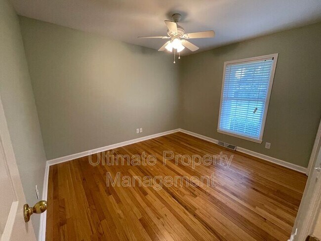 Building Photo - 305 Ilex Dr