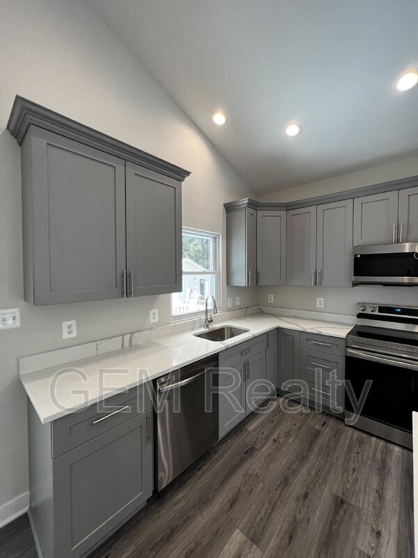 Building Photo - 38 Meadow View Ln