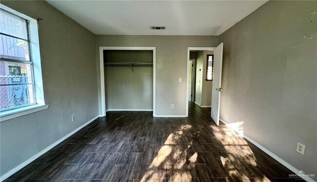 Building Photo - 10 Tulipan Dr