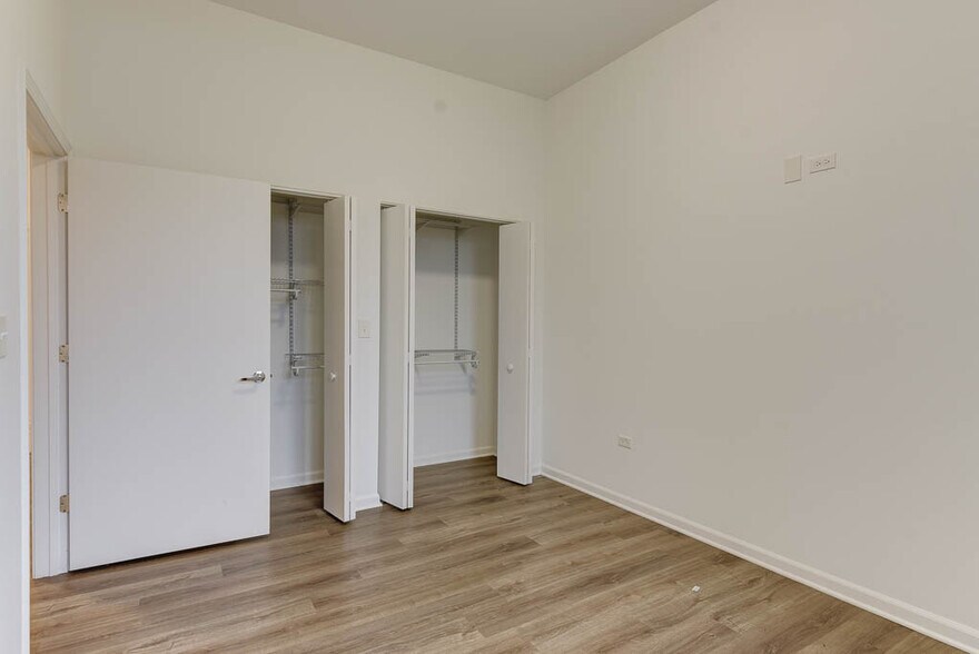 Building Photo - 100 E 14th St