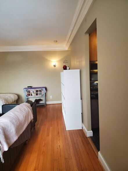 Building Photo - 15 E Kirby St