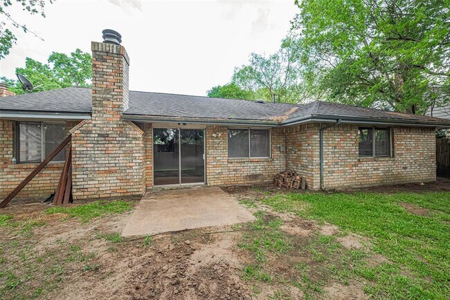 Building Photo - 15238 Ensenada Dr