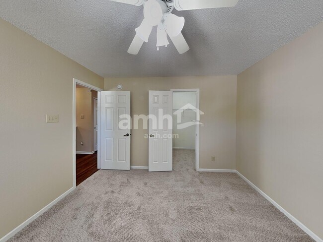 Building Photo - 711 Thornwood Ct