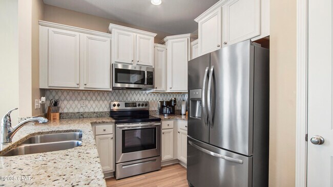 Building Photo - 7467 Shadow Lake Dr